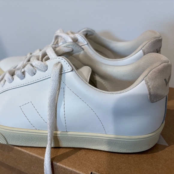 Veja Sneakers - Picture 9 of 10